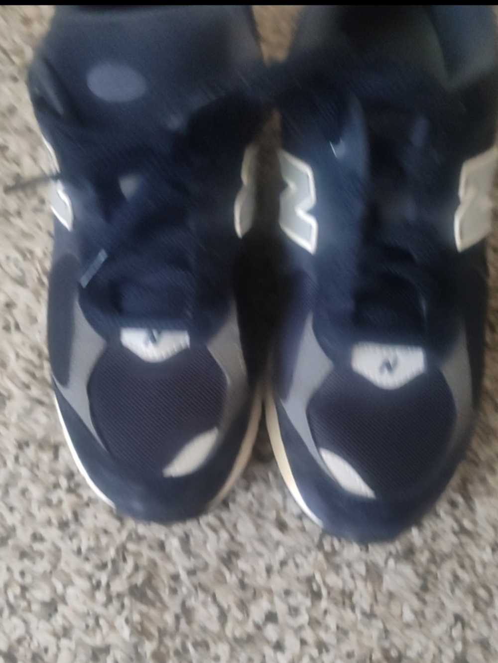New Balance Unisex Navy Athletic Sneaker 8 1/2 Women 7 1/2 Men